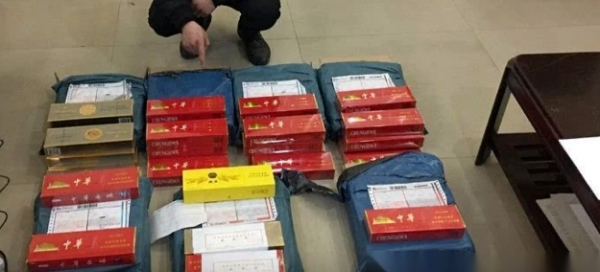 红牛配资 山西老板花21万买烟，却发现是假货，要求赔210万，超市：不赔，中华是假的，但烟是真的！